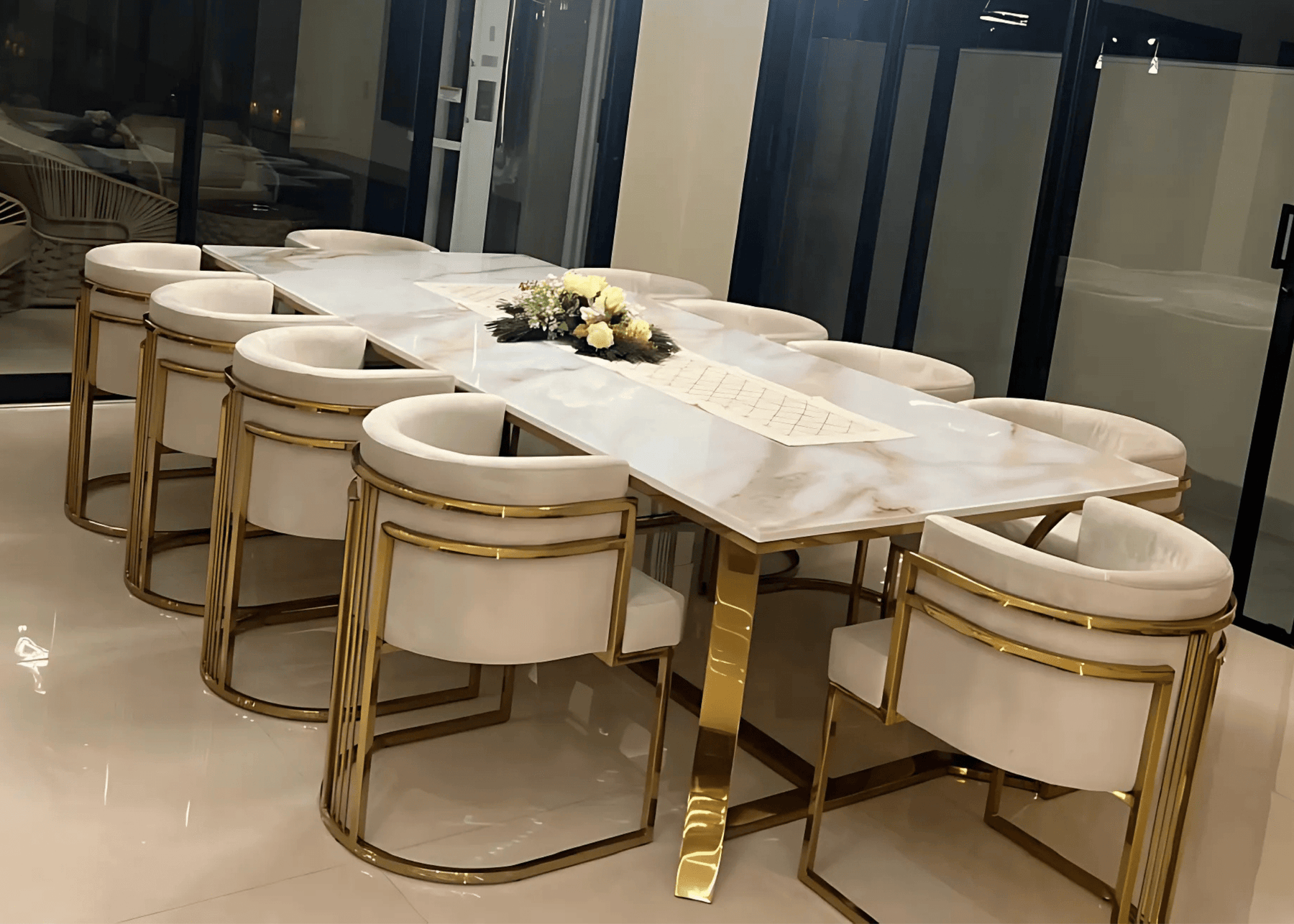 Conjunto de Jantar Mesa Gregori e 10 Poltronas Charme